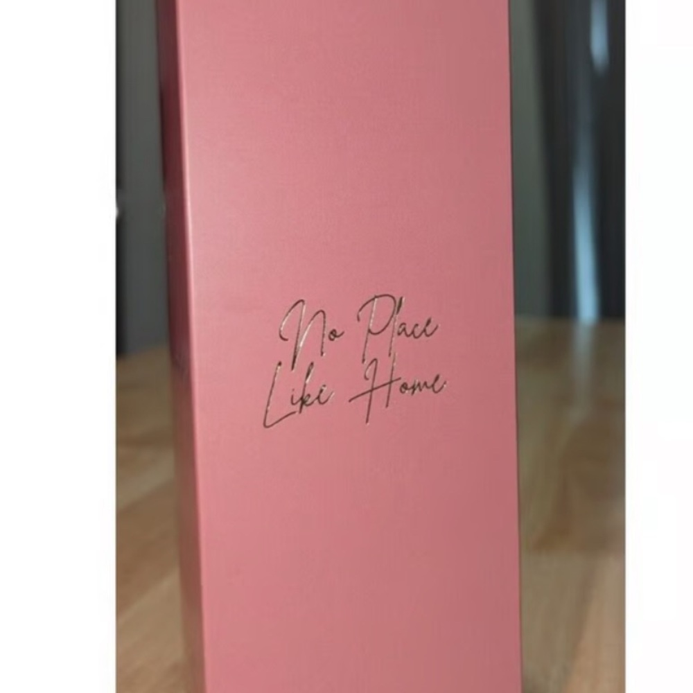Revolution Pink Reed Diffuser - Picture 3 of 5